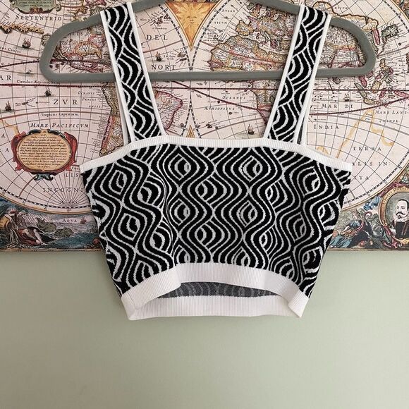 Calla Jacquard Crop Tank - Picture 7 of 7